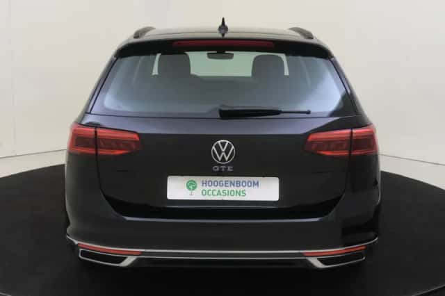 Volkswagen Passat (2021) thumbnail 4