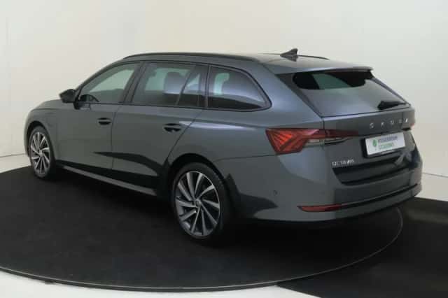 Škoda Octavia (2021) thumbnail 3