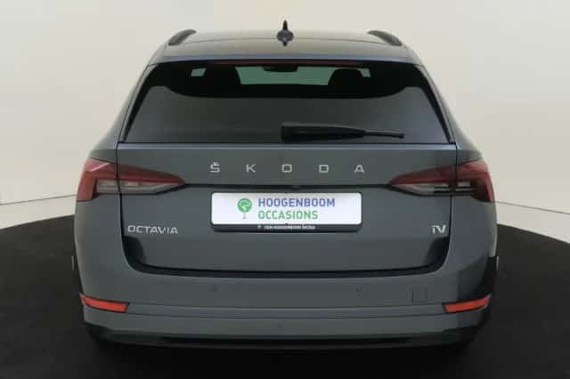 Škoda Octavia (2021) thumbnail 4
