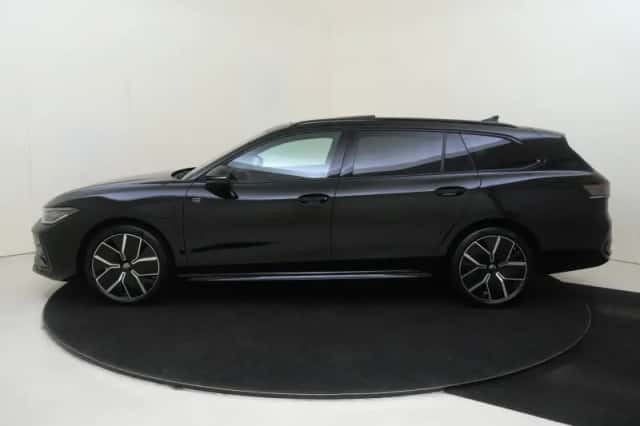 Volkswagen Passat (2025) thumbnail 2