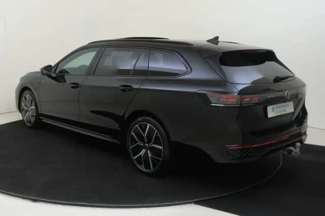 Volkswagen Passat (2025) thumbnail 3