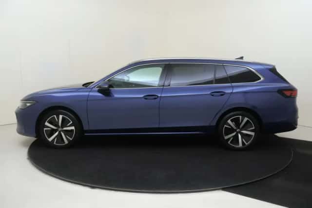 Volkswagen Passat (2025) thumbnail 2