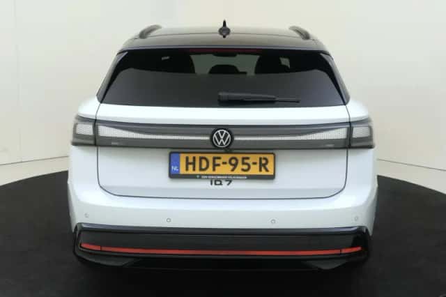 Volkswagen ID.7 (2025) thumbnail 4