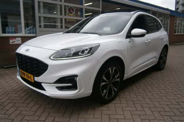 Ford Kuga (2023) thumbnail 1