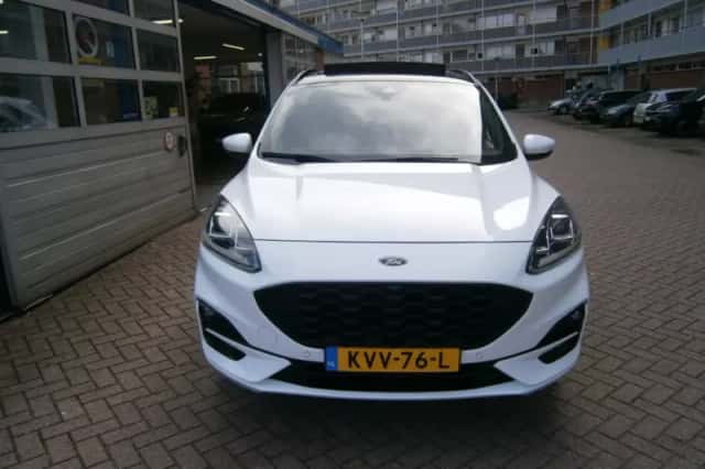 Ford Kuga (2023) thumbnail 2