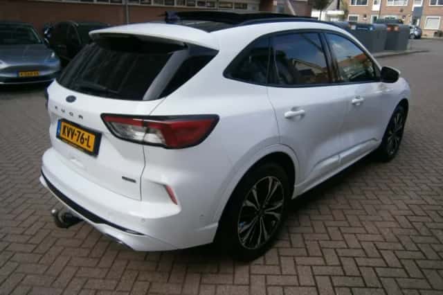 Ford Kuga (2023) thumbnail 6
