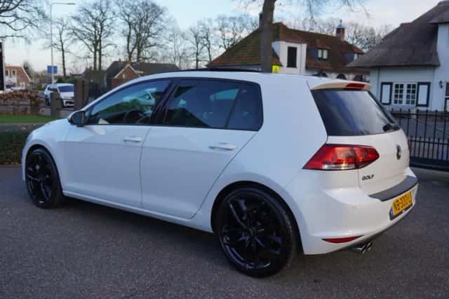 Volkswagen Golf (2017) thumbnail 3