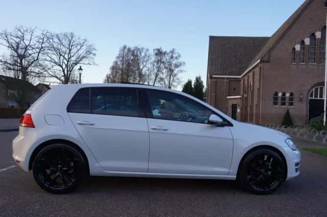 Volkswagen Golf (2017) thumbnail 5