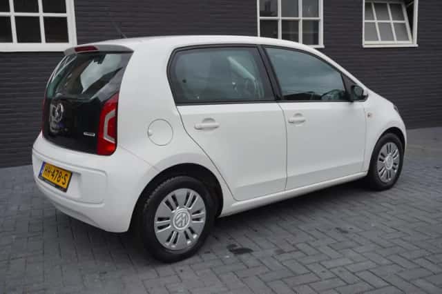 Volkswagen Up! (2015) thumbnail 5