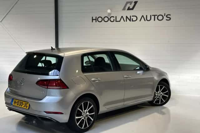 Volkswagen Golf (2017) thumbnail 3