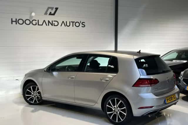 Volkswagen Golf (2017) thumbnail 4