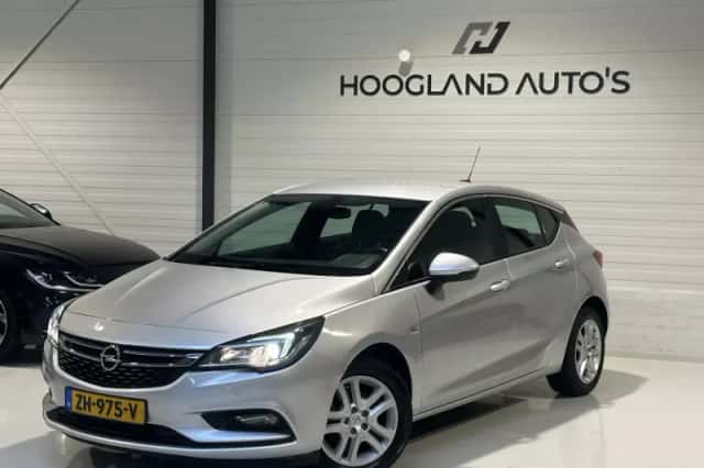 Opel Astra (2019) thumbnail 3