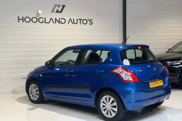Suzuki Swift (2011) thumbnail 5