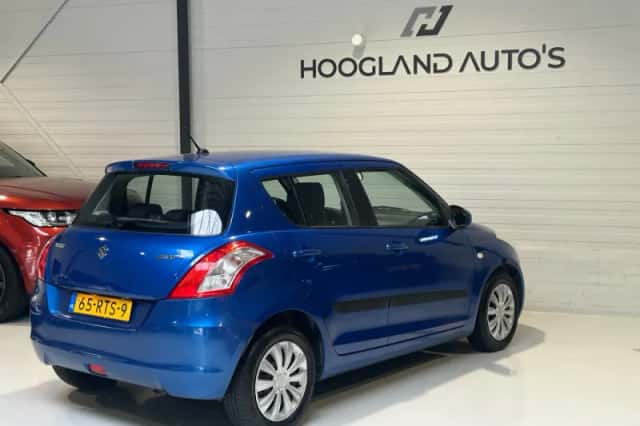 Suzuki Swift (2011) thumbnail 6