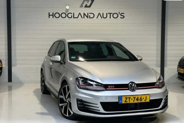 Volkswagen Golf (2016) thumbnail 1