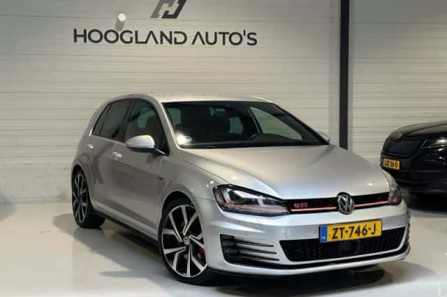 Volkswagen Golf (2016) thumbnail 3