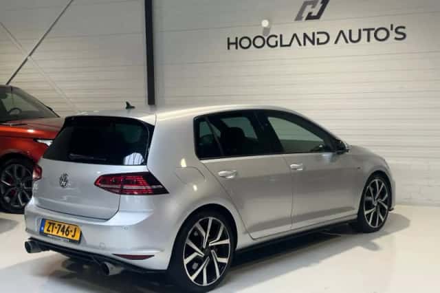 Volkswagen Golf (2016) thumbnail 4