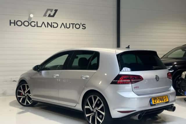 Volkswagen Golf (2016) thumbnail 5