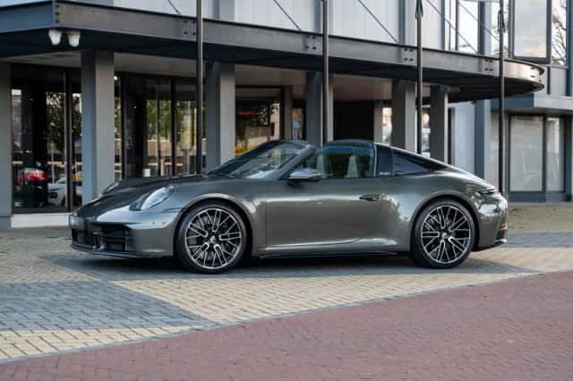 Porsche 911 (2026) thumbnail 1