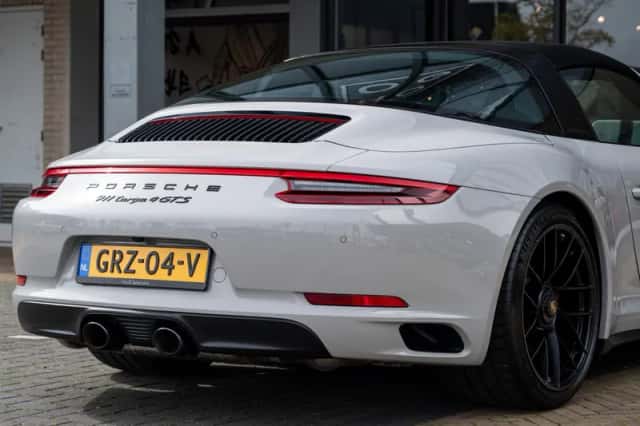 Porsche 911 (2017) thumbnail 4