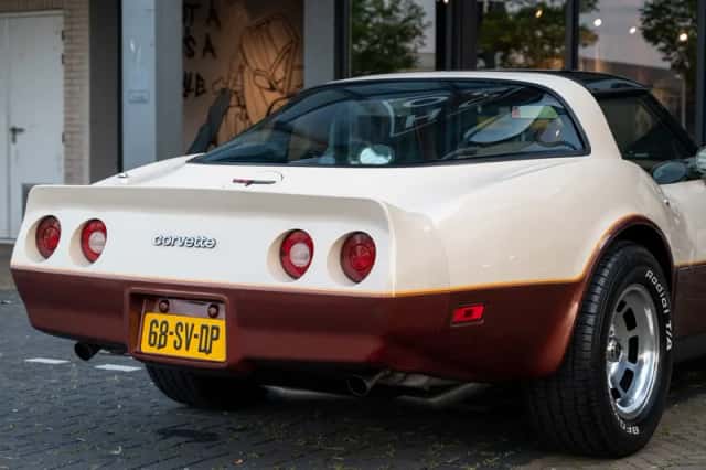 Chevrolet Corvette (1981) thumbnail 4