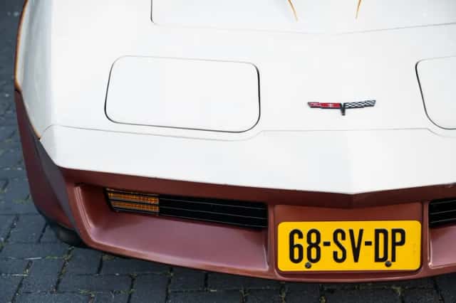 Chevrolet Corvette (1981) thumbnail 5