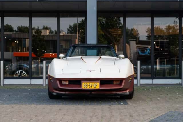 Chevrolet Corvette (1981) thumbnail 6