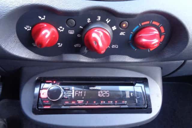 Renault Twingo (2010) thumbnail 3