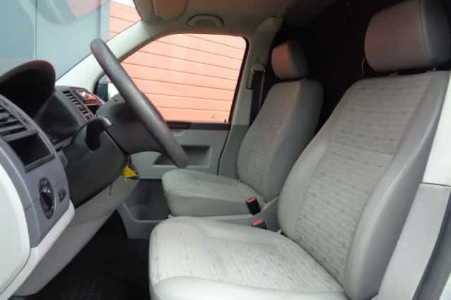 Volkswagen Transporter (2013) thumbnail 2