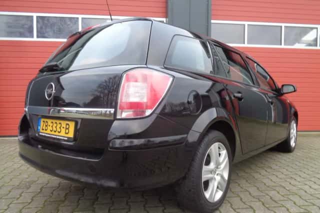 Opel Astra (2009) thumbnail 5