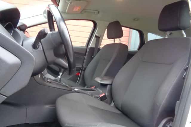 Ford Focus (2018) thumbnail 2
