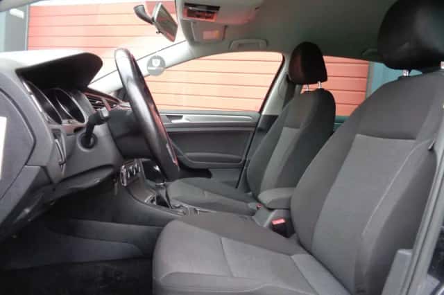 Volkswagen Golf (2012) thumbnail 2