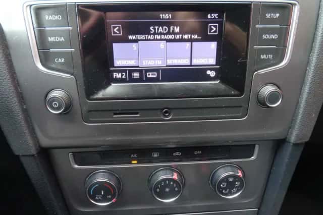 Volkswagen Golf (2012) thumbnail 3