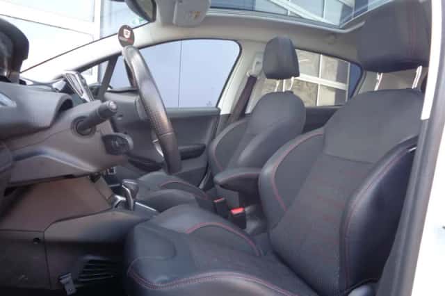 Peugeot 208 (2015) thumbnail 2