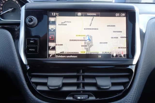 Peugeot 208 (2015) thumbnail 3