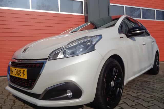 Peugeot 208 (2015) thumbnail 4