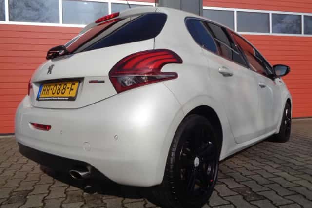 Peugeot 208 (2015) thumbnail 5