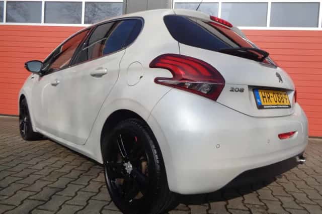 Peugeot 208 (2015) thumbnail 6