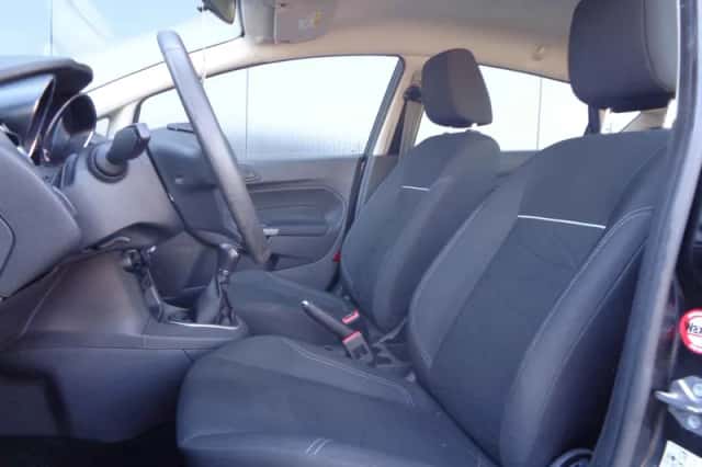 Ford Fiesta (2014) thumbnail 2