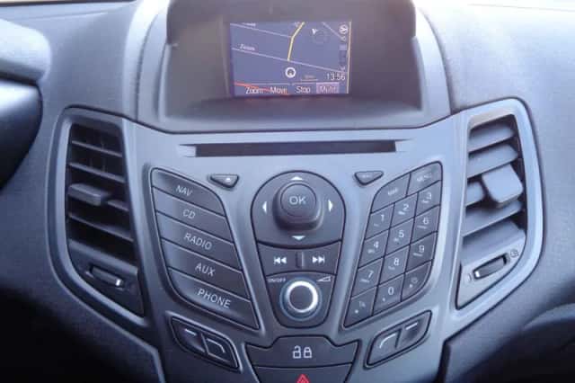 Ford Fiesta (2014) thumbnail 3