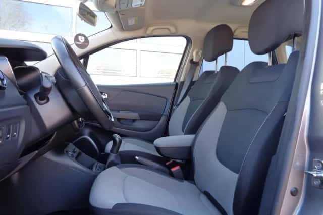 Renault Captur (2014) thumbnail 2