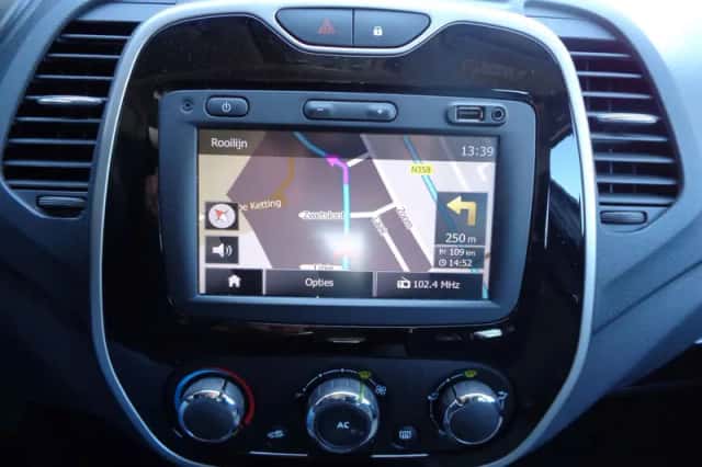 Renault Captur (2014) thumbnail 3