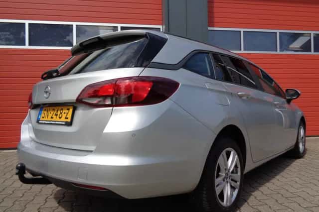 Opel Astra (2018) thumbnail 2