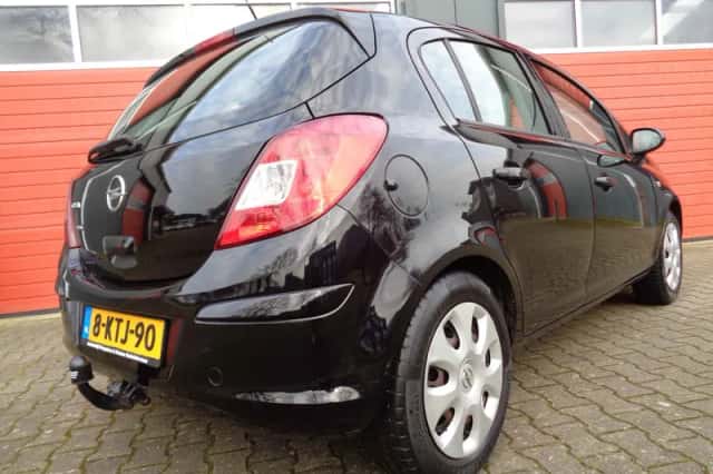 Opel Corsa (2011) thumbnail 2
