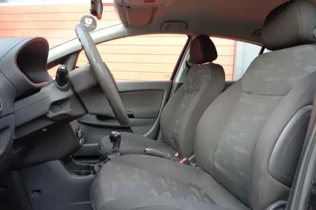 Opel Corsa (2011) thumbnail 3