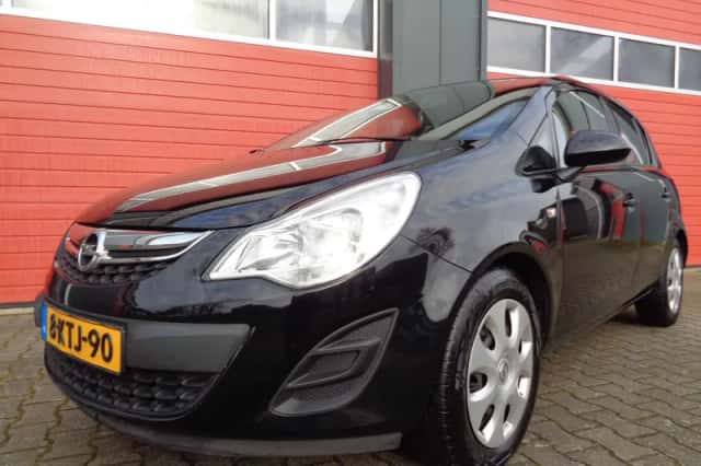 Opel Corsa (2011) thumbnail 4