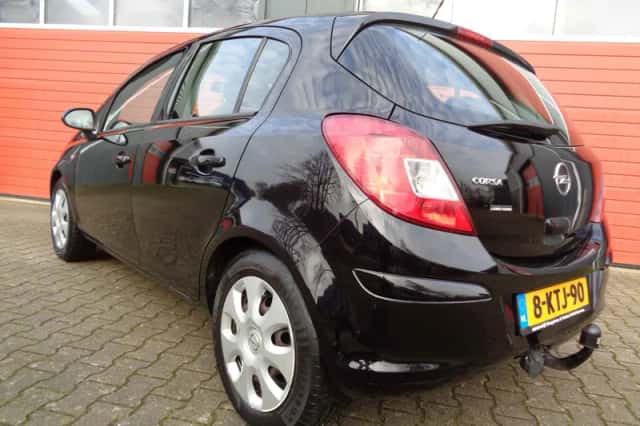 Opel Corsa (2011) thumbnail 5