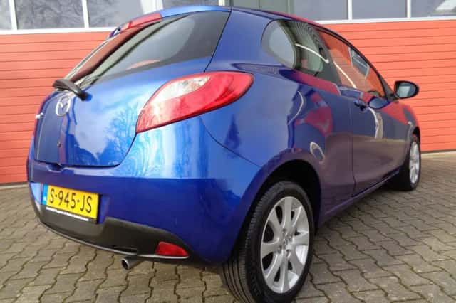 Mazda 2 (2009) thumbnail 2