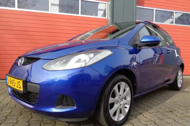 Mazda 2 (2009) thumbnail 4