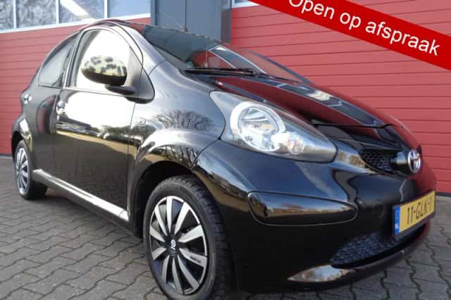 Toyota Aygo (2008) thumbnail 1